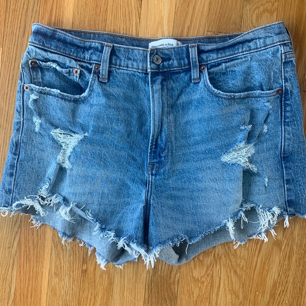 Abercrombie high rise mom short